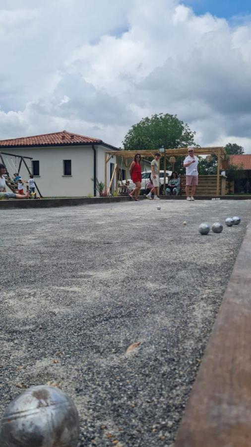 Villa Jacuzzi, Terrain De Petanque Et Aire De Jeux Vue Sur Les Pyrenees Seilhan Exteriör bild